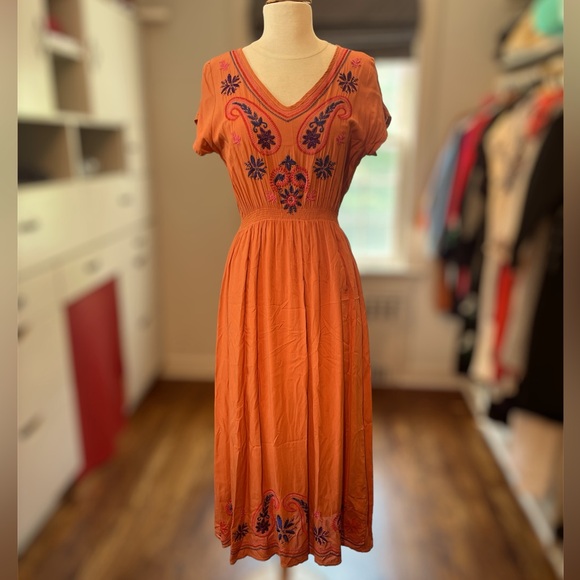 Dresses & Skirts - Short sleeve Embroidered Boho Dress fits S/M
